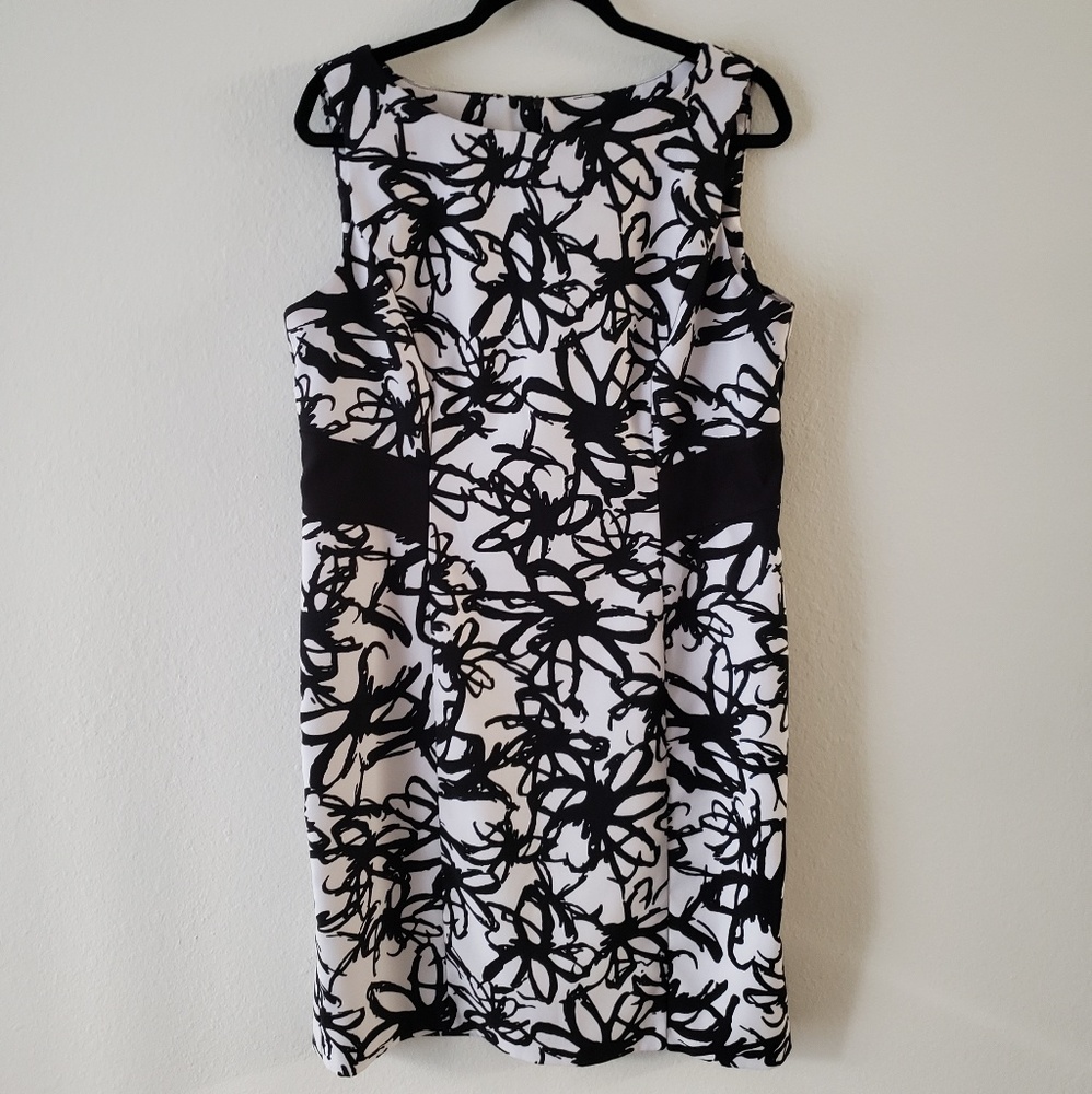 Ronni Nicole sleeveless printed dress